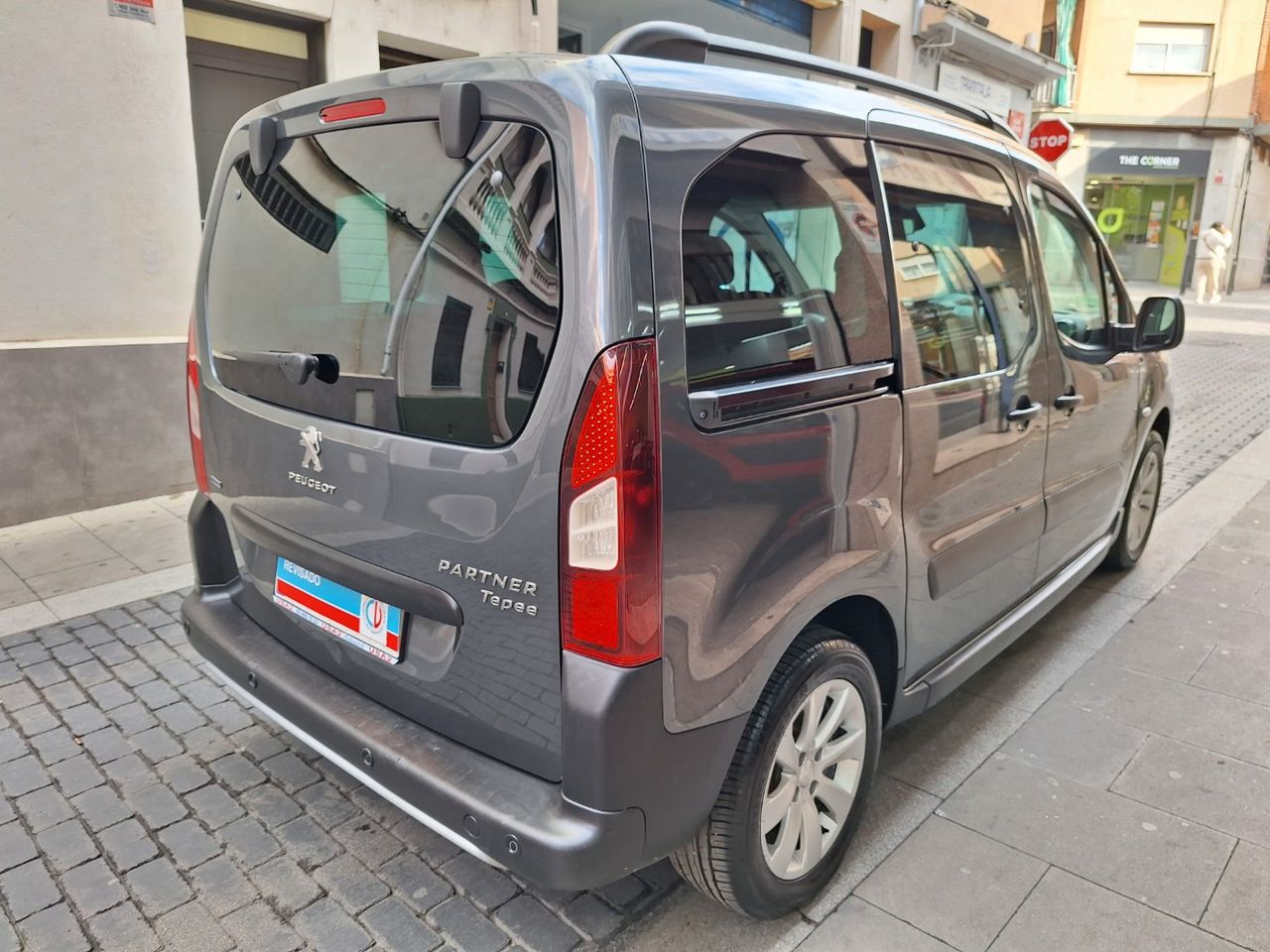 Peugeot Partner Tepee Outdoor 1.2 PureTech 110 Sólo con 30.000 Km. Etiq. Verde C  Euro 6 - Foto 18