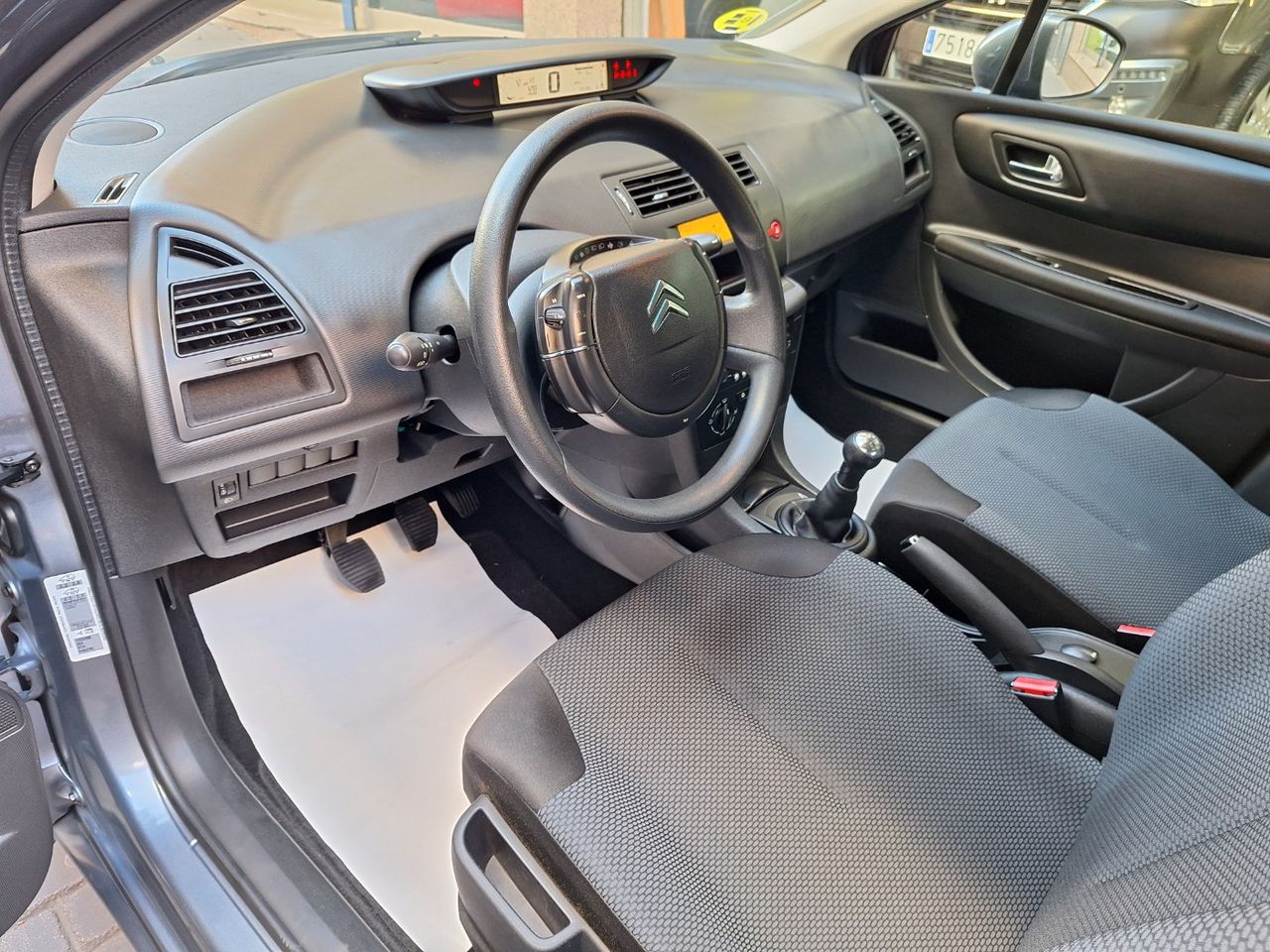 Citroën C4 HDI 90 LX 55.000 Km con libro revisiones - Foto 12
