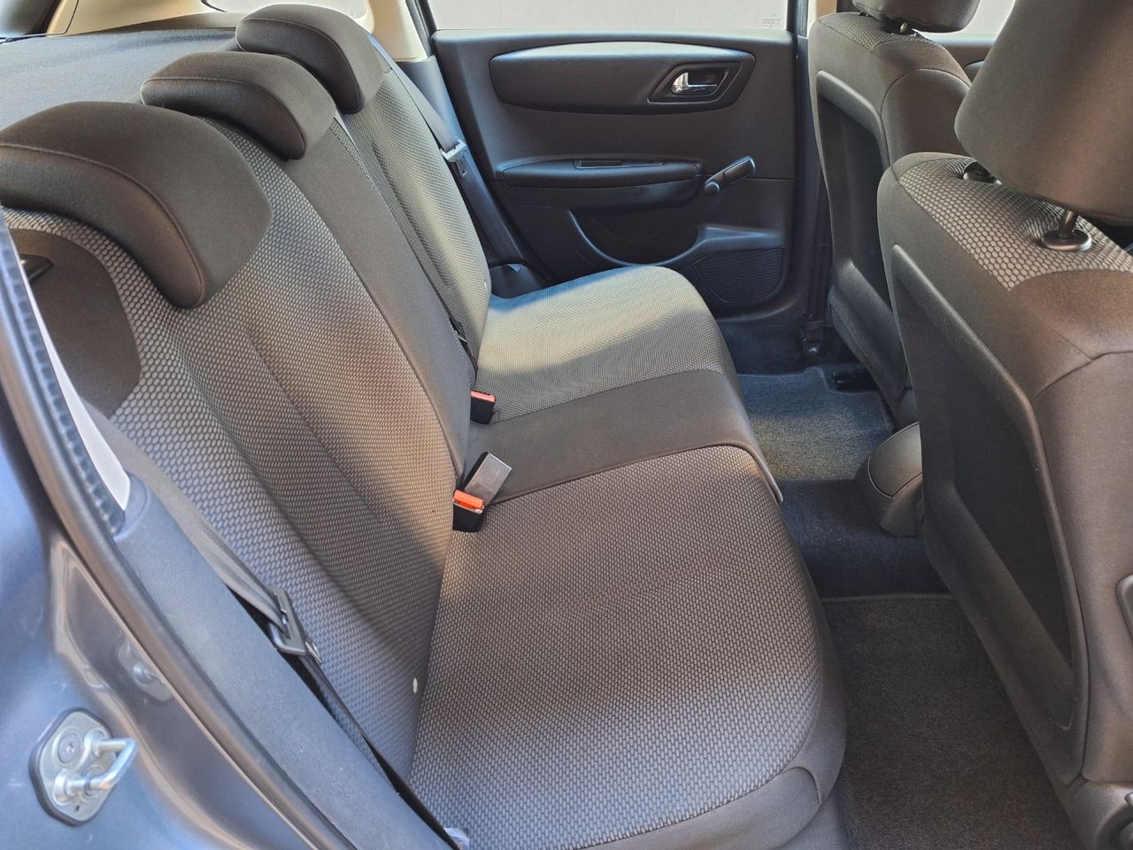 Citroën C4 HDI 90 LX 55.000 Km con libro revisiones - Foto 9