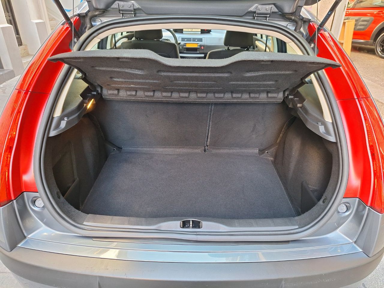 Citroën C4 HDI 90 LX 55.000 Km con libro revisiones - Foto 11