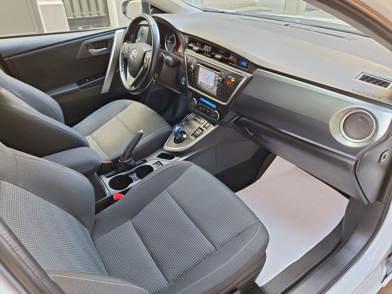 Toyota Auris 1.8 Hybrid mod. Active - Foto 8