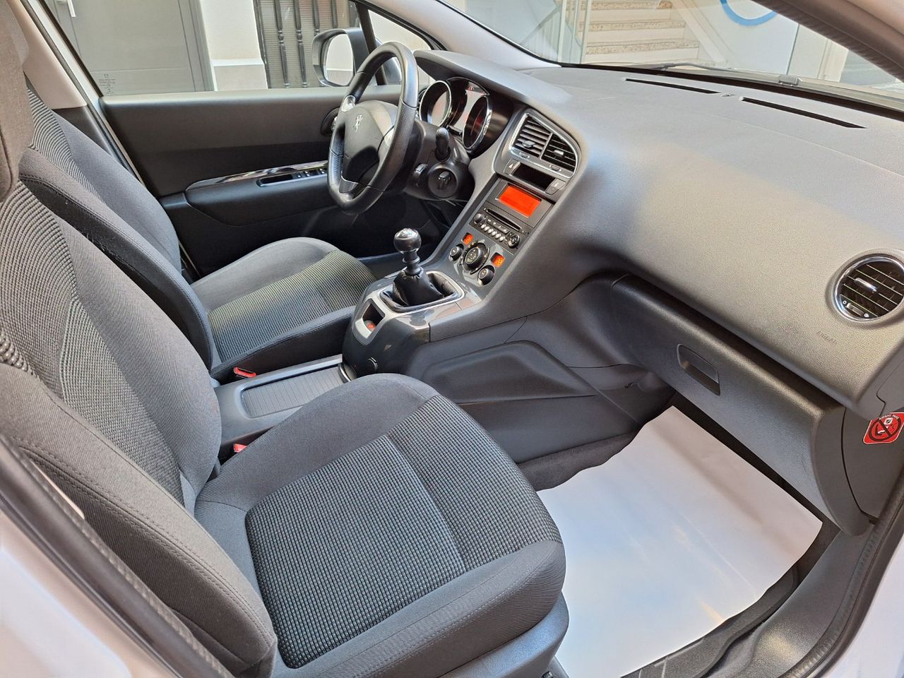 Peugeot 5008 Style 1.2 PureTech 130 7 plazas - Foto 3