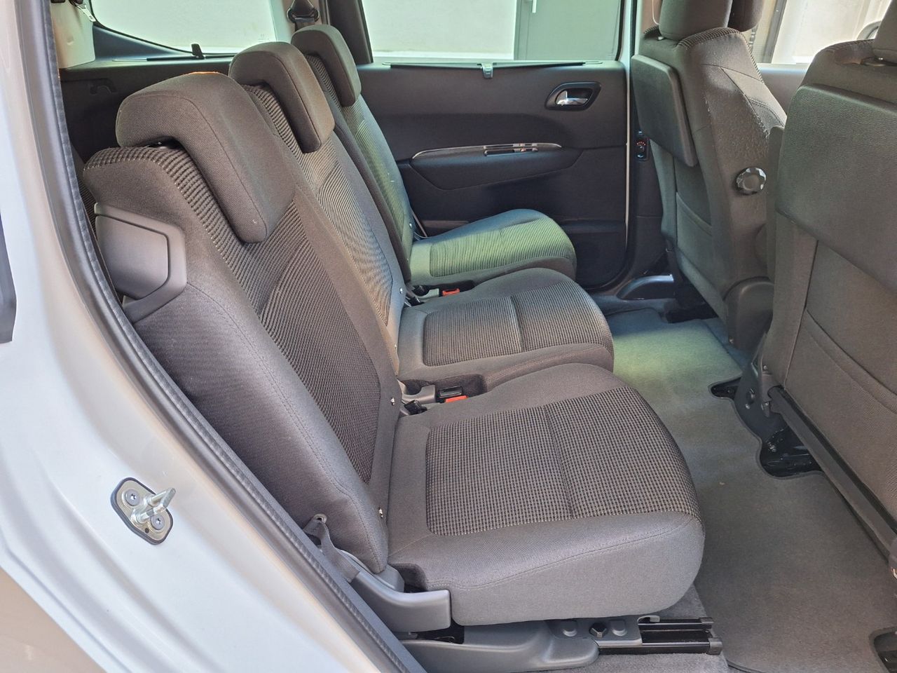 Peugeot 5008 Style 1.2 PureTech 130 7 plazas - Foto 5