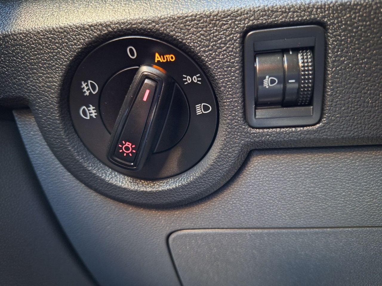 Volkswagen T-Cross Advance 1.0 TSI 70 kW (95 CV) Etiq. verde C  Euro 6 - Foto 22