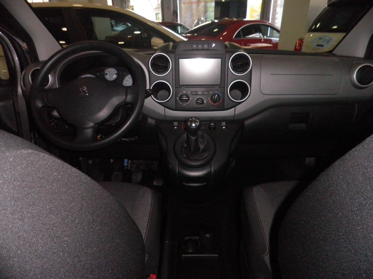 Peugeot Partner Tepee Active 1.2 PureTech 110 Etiq. verde C  Euro 6  44.000 Km - Foto 10