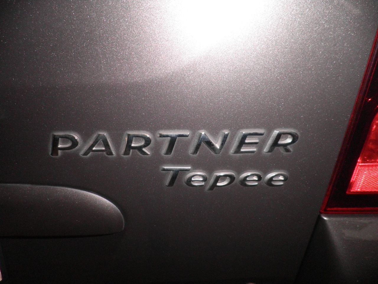 Peugeot Partner Tepee Active 1.2 PureTech 110 Etiq. verde C  Euro 6  44.000 Km - Foto 20