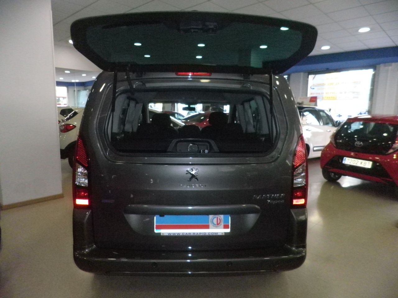 Peugeot Partner Tepee Active 1.2 PureTech 110 Etiq. verde C  Euro 6  44.000 Km - Foto 13
