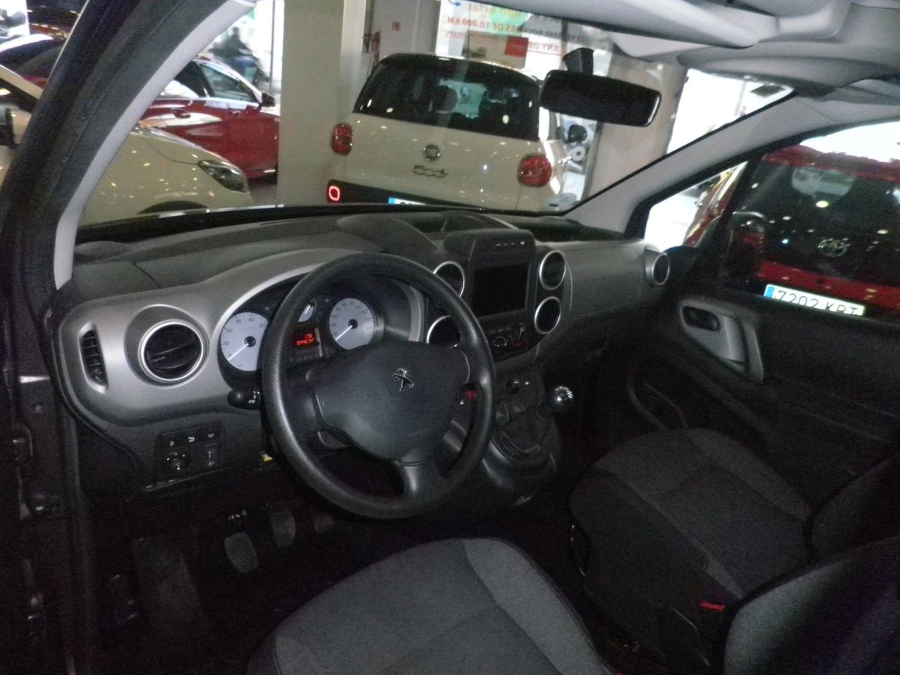 Peugeot Partner Tepee Active 1.2 PureTech 110 Etiq. verde C  Euro 6  44.000 Km - Foto 17