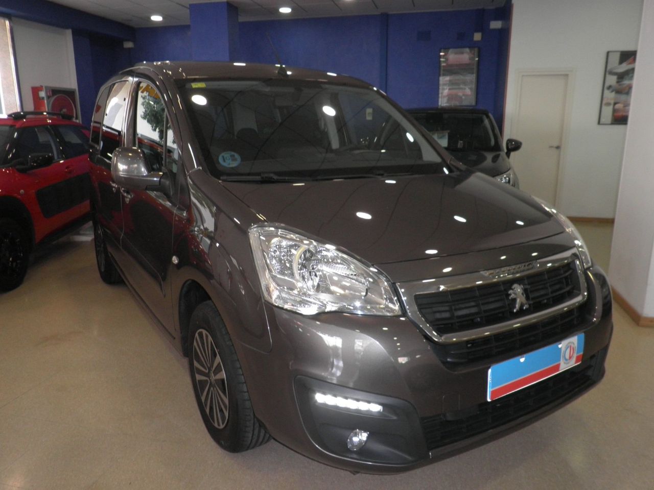 Peugeot Partner Tepee Active 1.2 PureTech 110 Etiq. verde C  Euro 6  44.000 Km - Foto 8