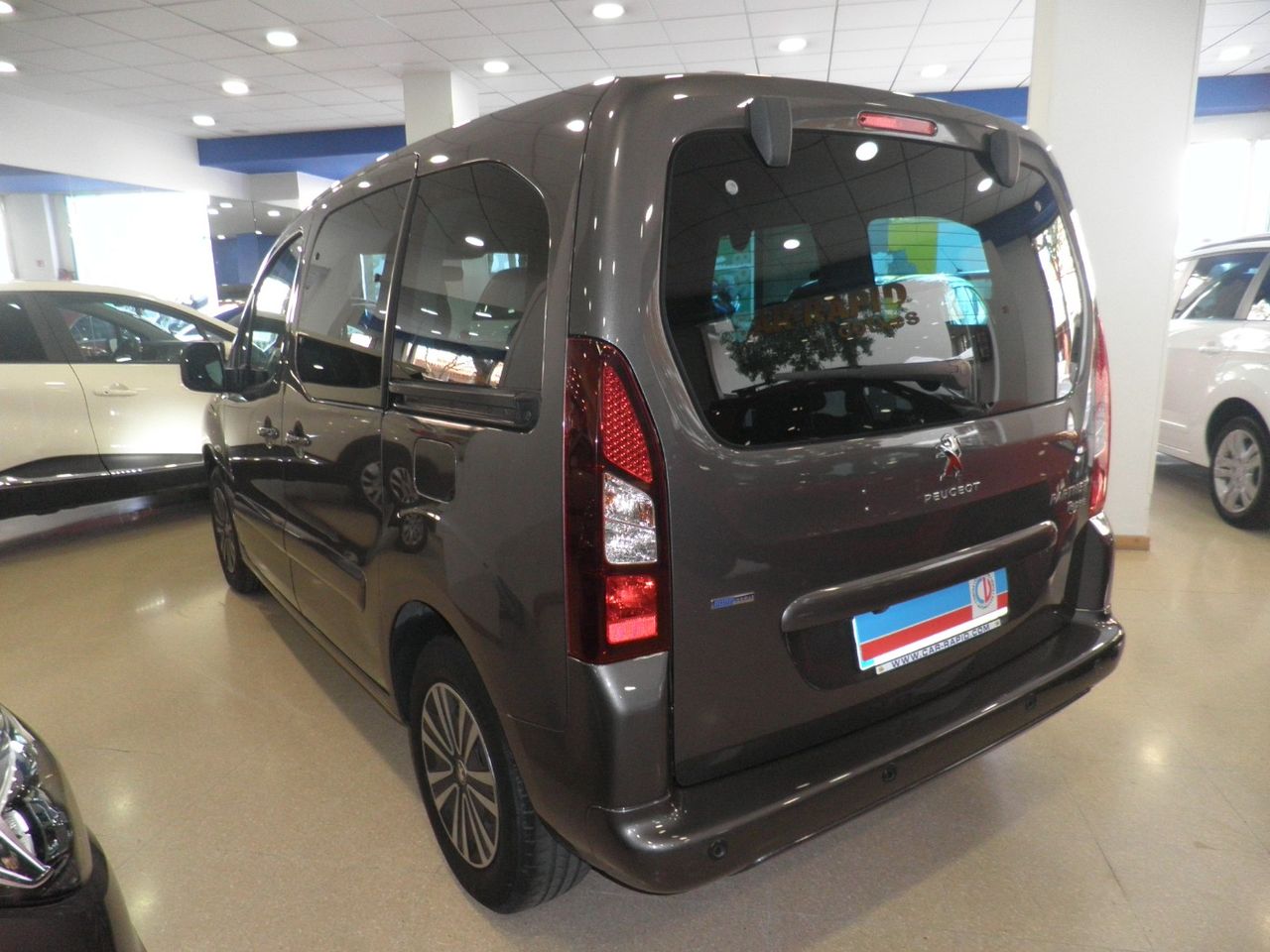 Peugeot Partner Tepee Active 1.2 PureTech 110 Etiq. verde C  Euro 6  44.000 Km - Foto 16