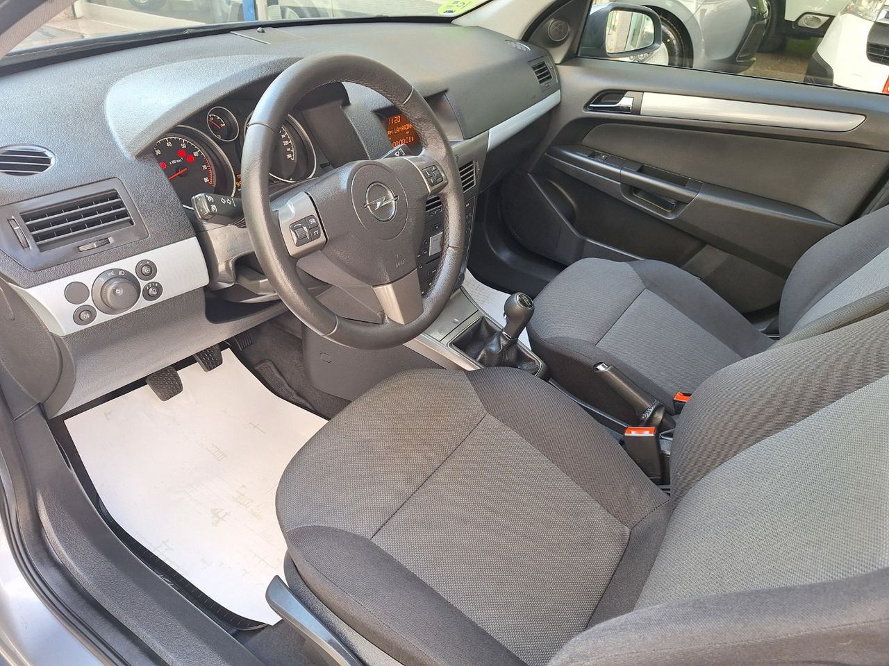 Opel Astra 5p Sport 1.6 16V Exclusivo 22.000 Km. - Foto 14