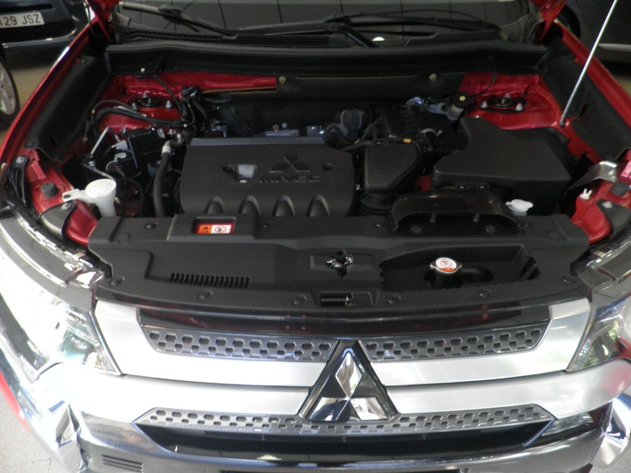 Mitsubishi Outlander 200 MPI CVT Motion 2WD 7 plazas sólo 59.000 Km - Foto 5