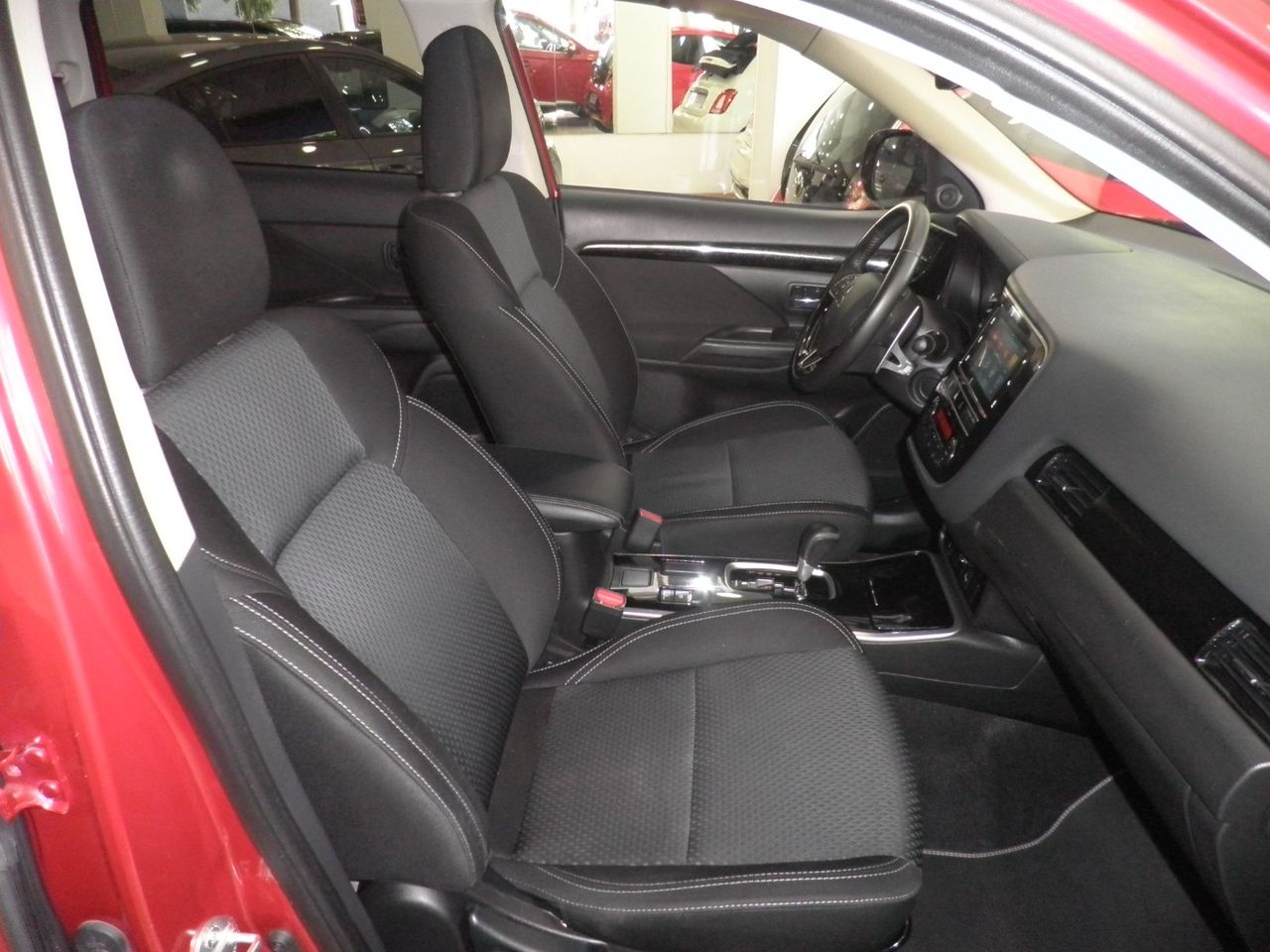 Mitsubishi Outlander 200 MPI CVT Motion 2WD 7 plazas sólo 59.000 Km - Foto 16