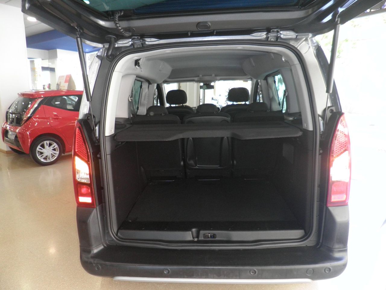 Citroën Berlingo Multispace 20 Aniversario PureTech 110 S&S Etiq. verde C  Euro 6 con distribución nueva - Foto 10