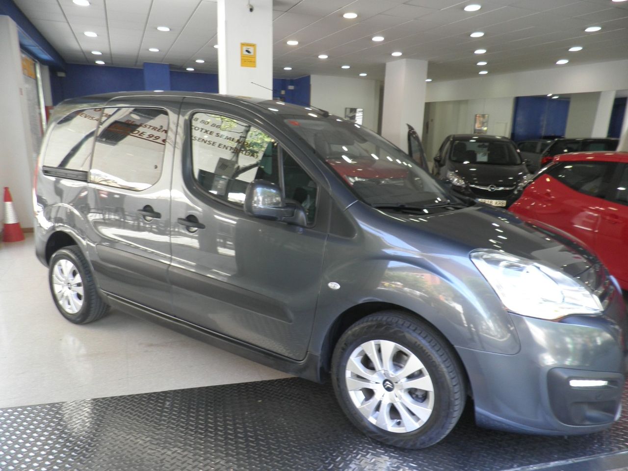 Citroën Berlingo Multispace 20 Aniversario PureTech 110 S&S Etiq. verde C  Euro 6 con distribución nueva - Foto 15