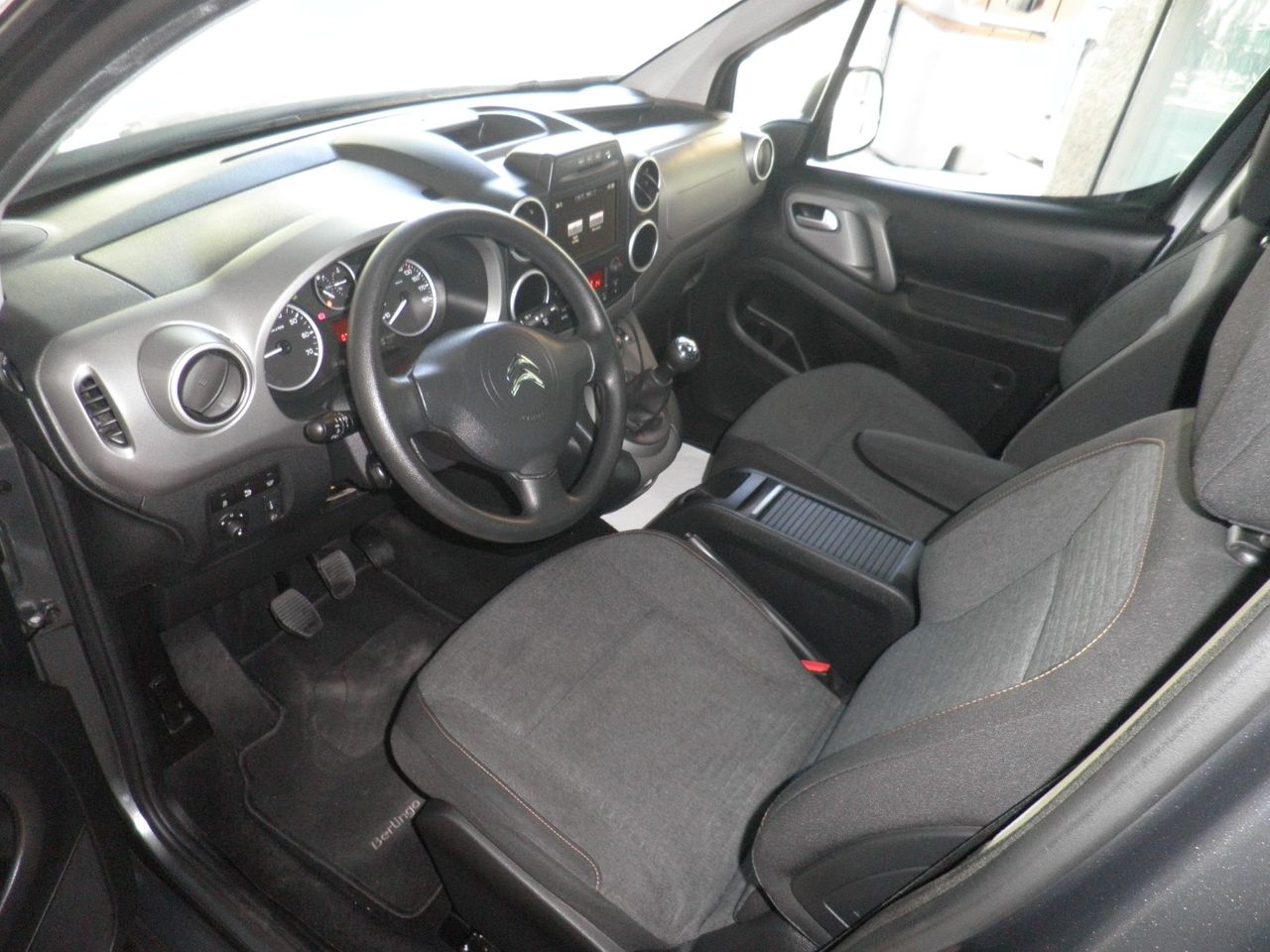 Citroën Berlingo Multispace 20 Aniversario PureTech 110 S&S Etiq. verde C  Euro 6 con distribución nueva - Foto 5