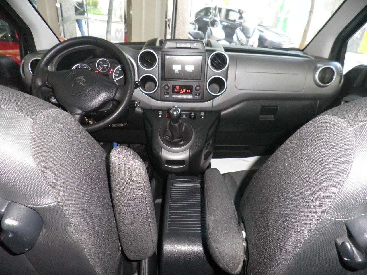 Citroën Berlingo Multispace 20 Aniversario PureTech 110 S&S Etiq. verde C  Euro 6 con distribución nueva - Foto 13