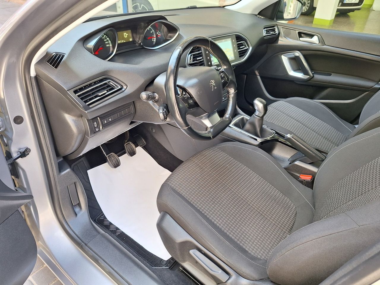 Peugeot 308 5p Style 1.2 PureTech 110 S&S - Foto 14