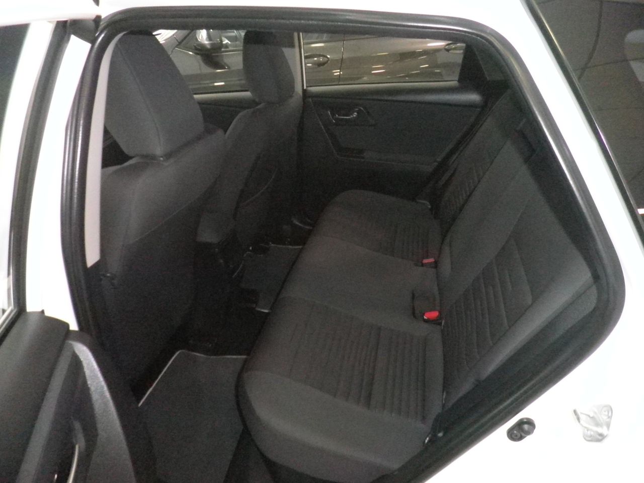 Toyota Auris 140H e-CVT Active - Foto 7