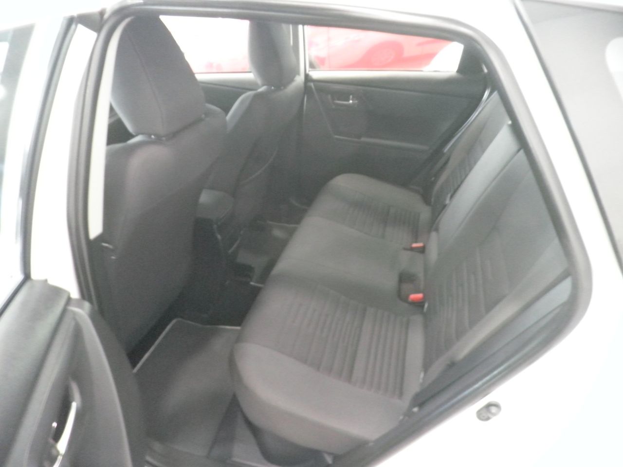 Toyota Auris 140H e-CVT Active - Foto 7