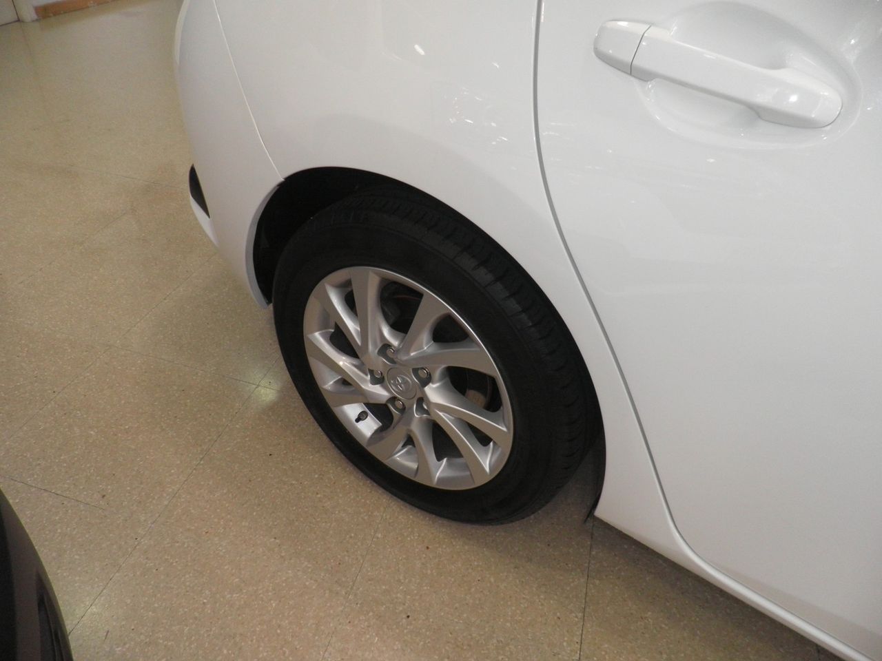 Toyota Auris 140H e-CVT Active - Foto 14