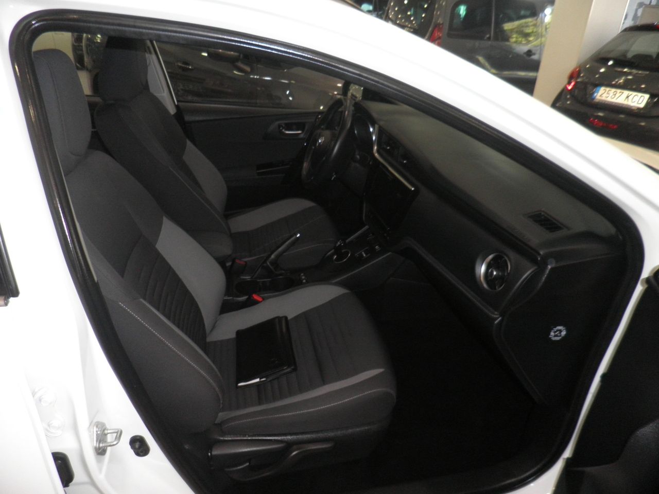 Toyota Auris 140H e-CVT Active - Foto 11