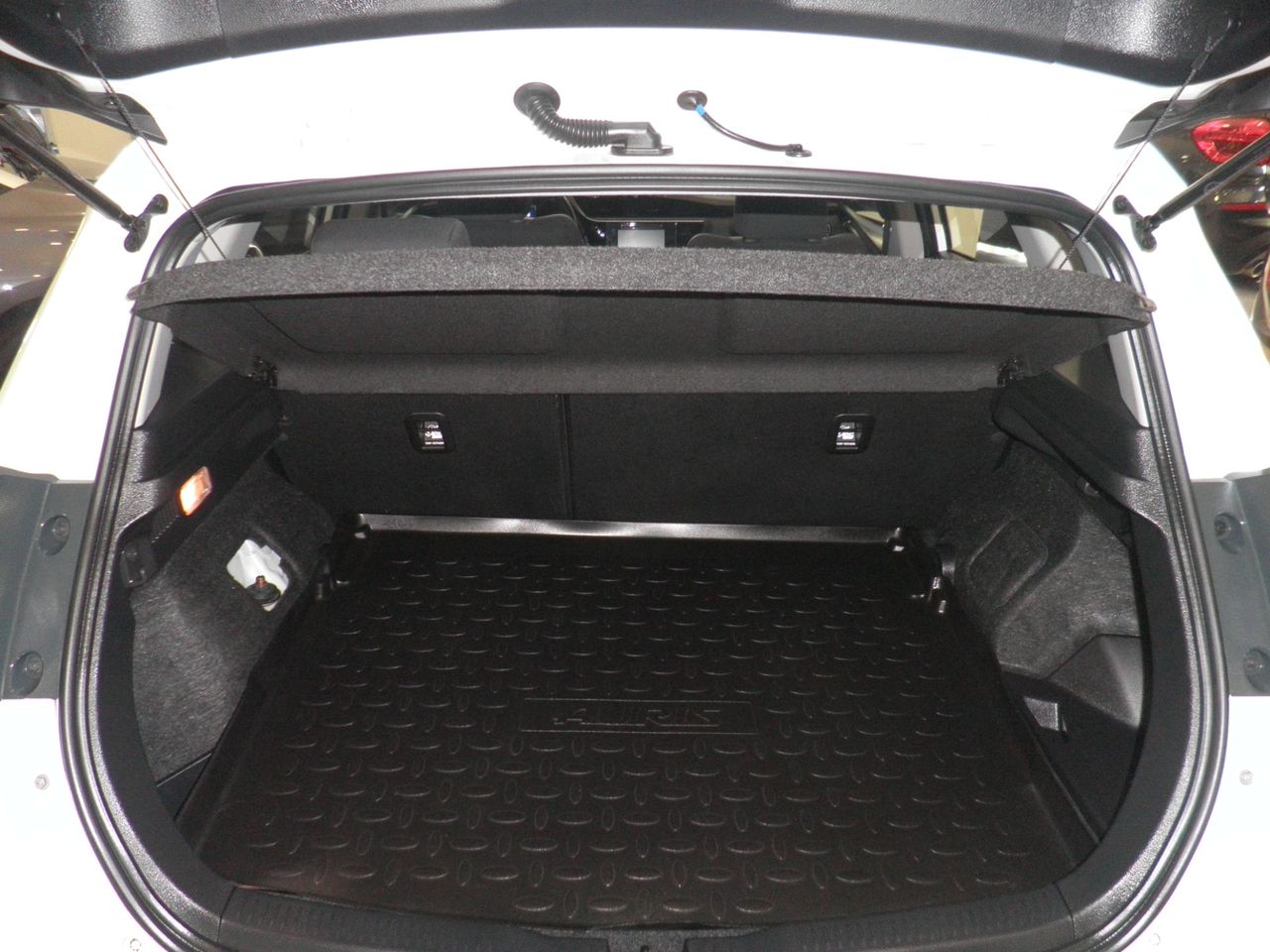 Toyota Auris 140H e-CVT Active - Foto 9