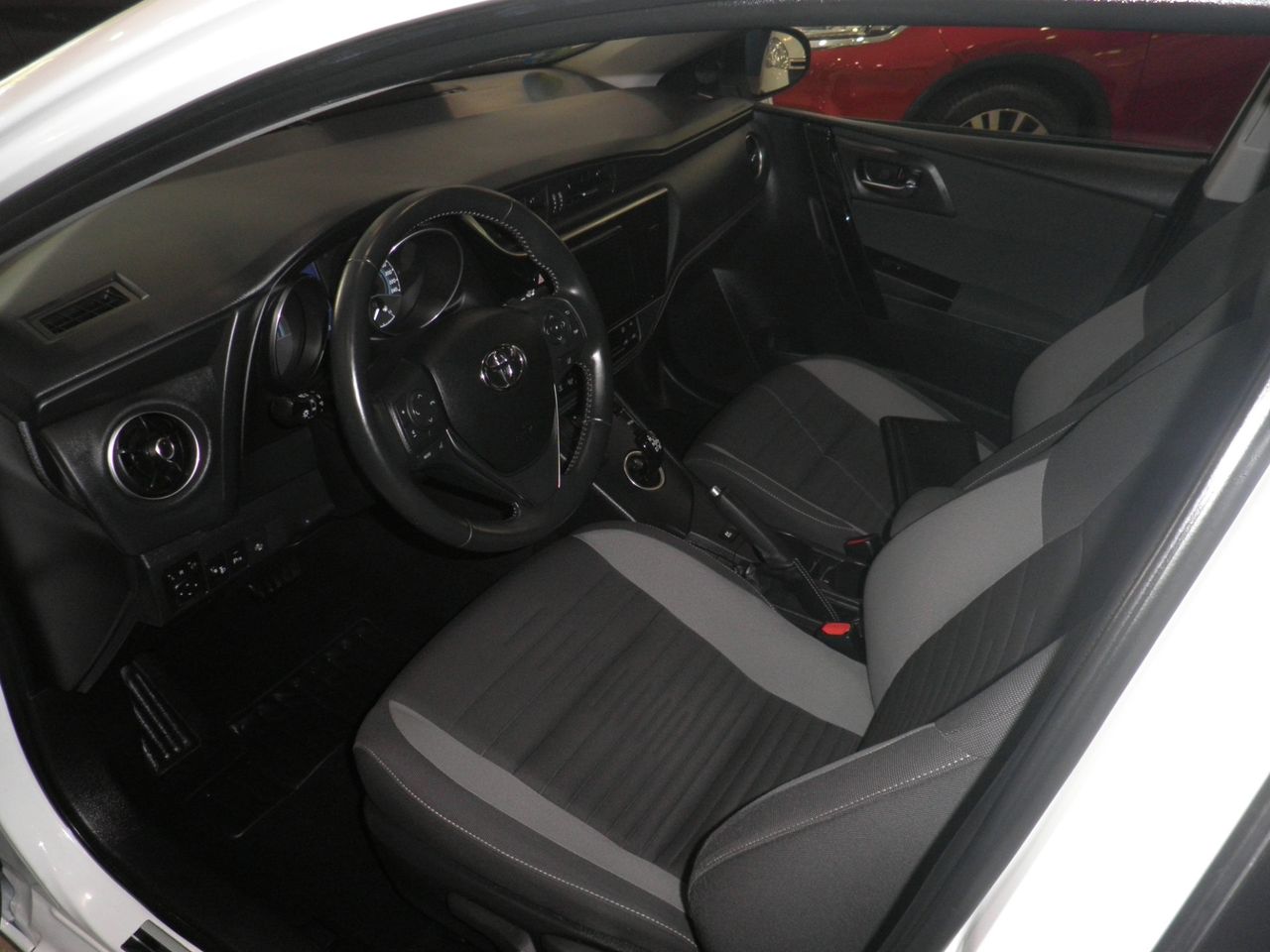 Toyota Auris 140H e-CVT Active - Foto 3