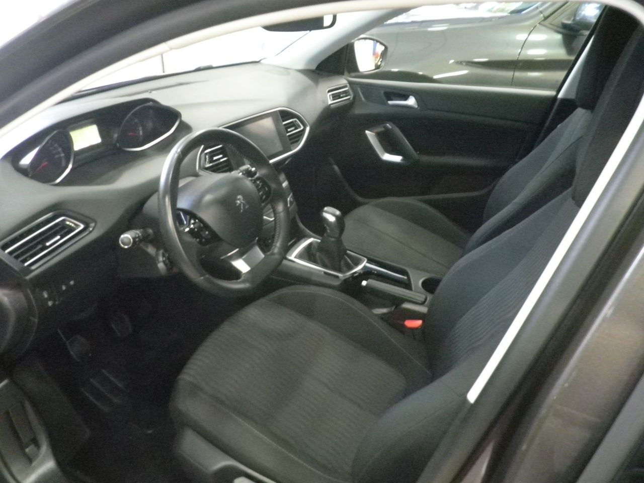 Peugeot 308 5p Allure 1.2 PureTech 110 S&S - Foto 3
