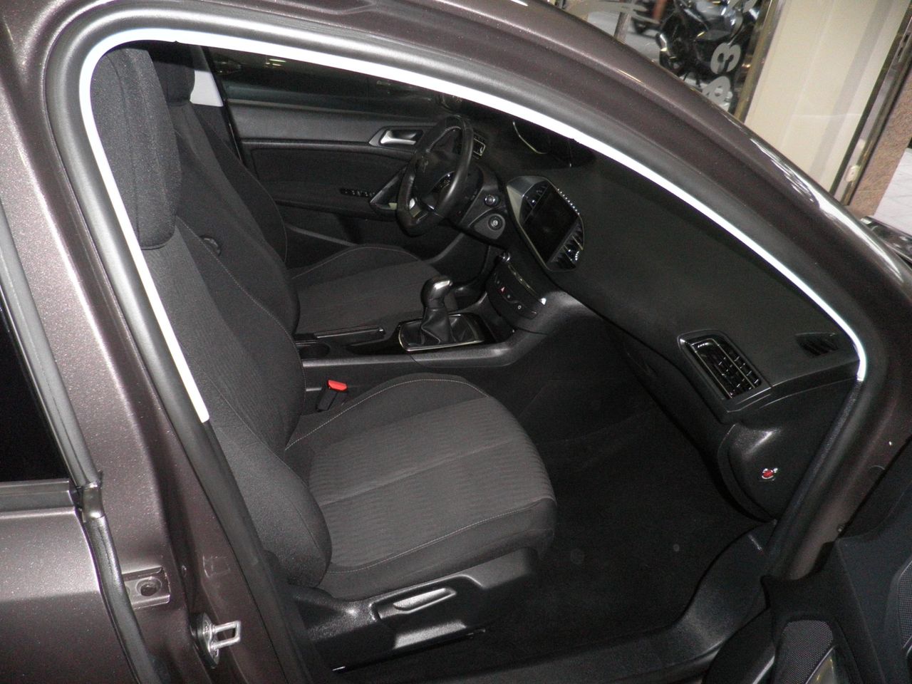 Peugeot 308 5p Allure 1.2 PureTech 110 S&S - Foto 14