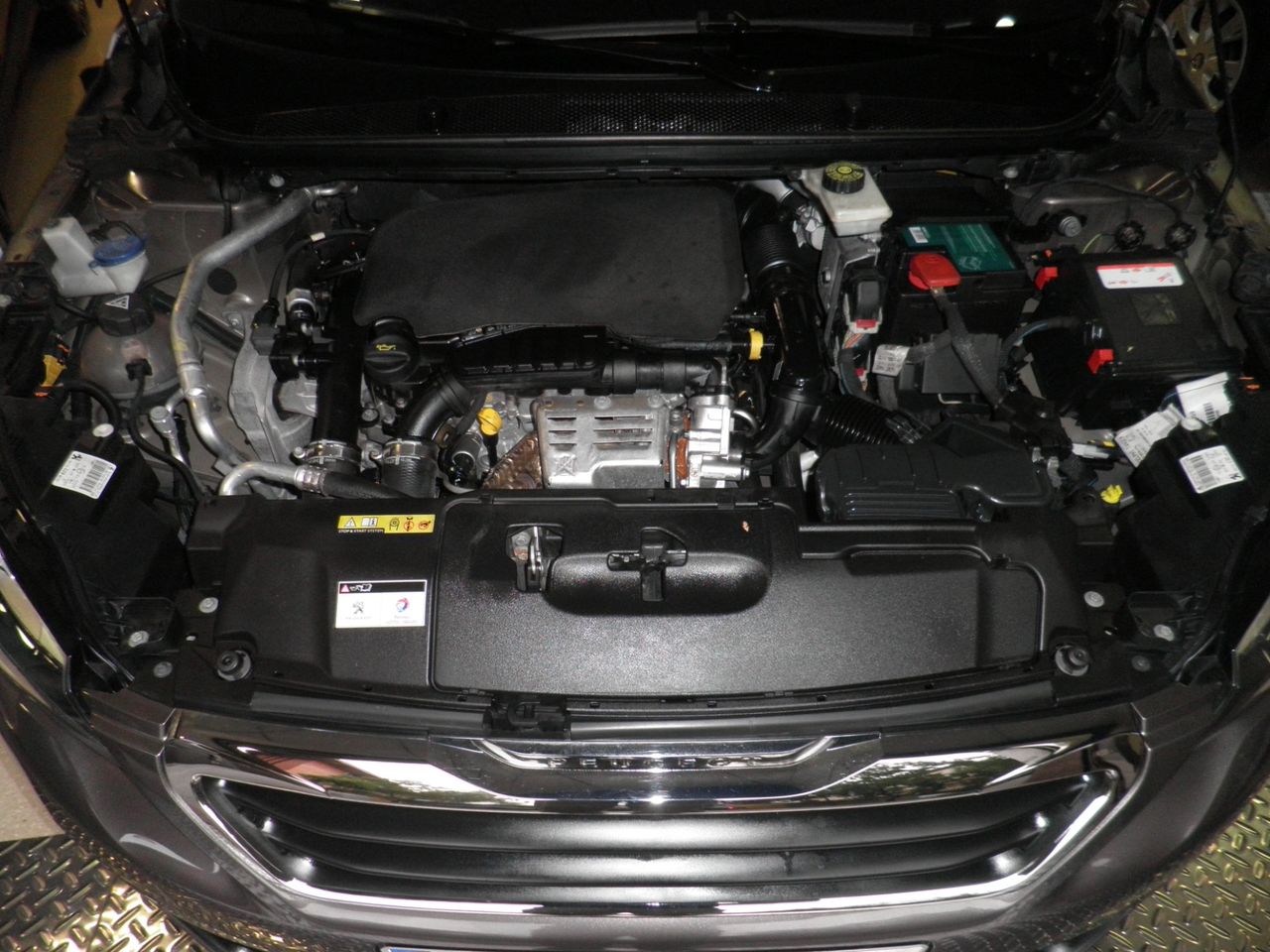 Peugeot 308 5p Allure 1.2 PureTech 110 S&S - Foto 7