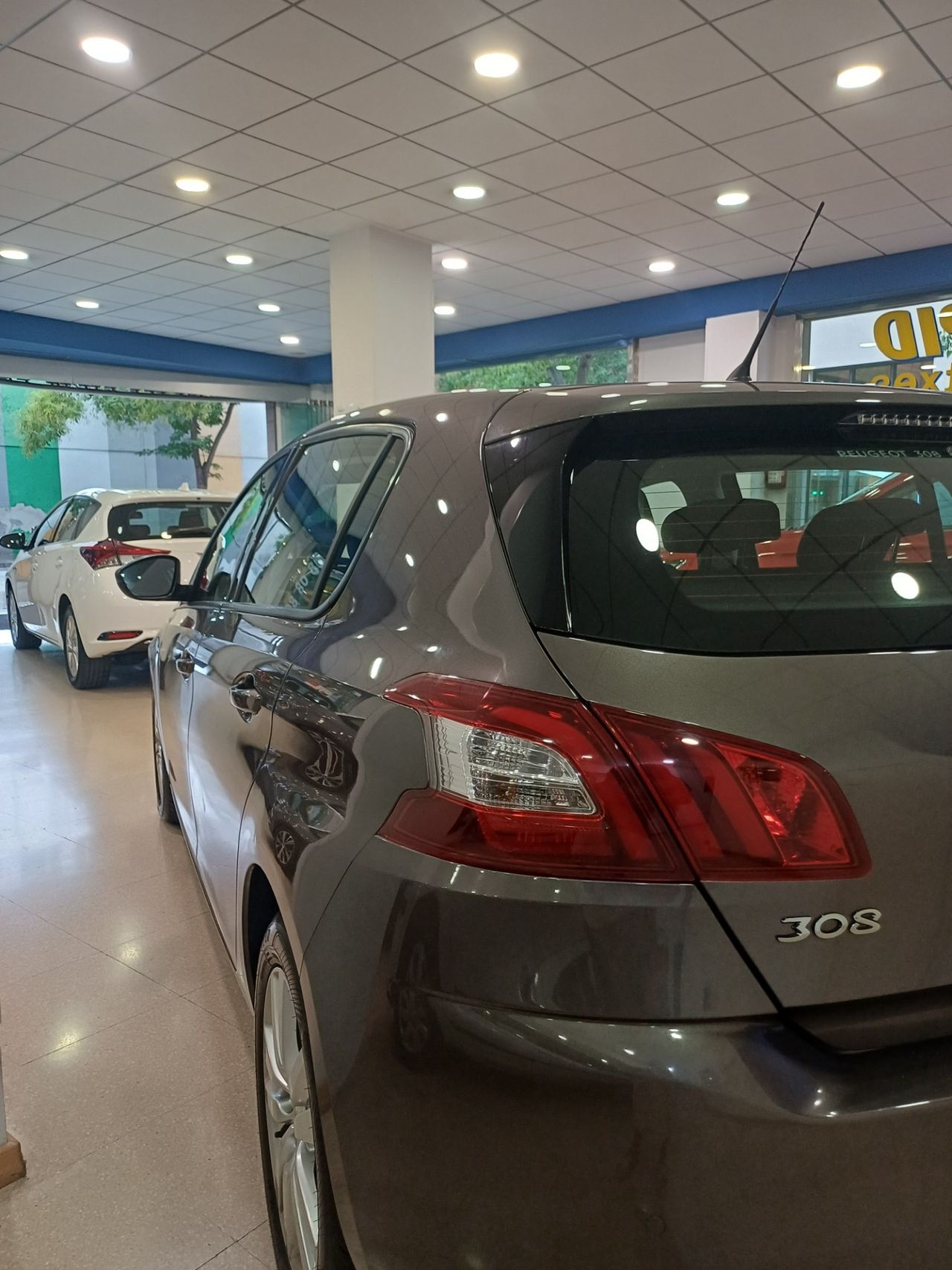 Peugeot 308 5p Allure 1.2 PureTech 110 S&S - Foto 20