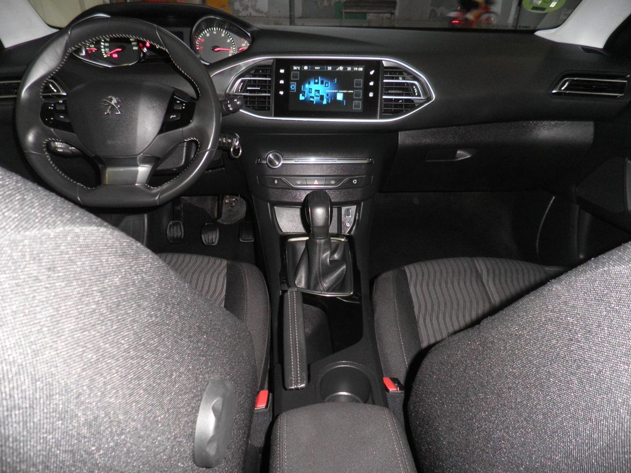 Peugeot 308 5p Allure 1.2 PureTech 110 S&S - Foto 11