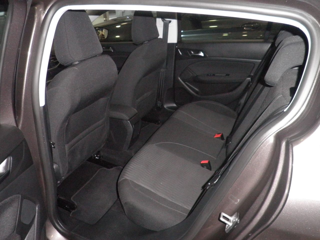 Peugeot 308 5p Allure 1.2 PureTech 110 S&S - Foto 5