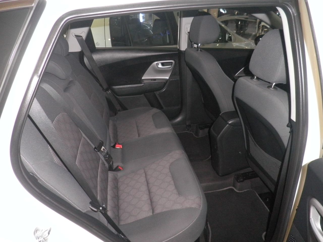 Kia Niro 1.6 HEV Concept - Foto 14