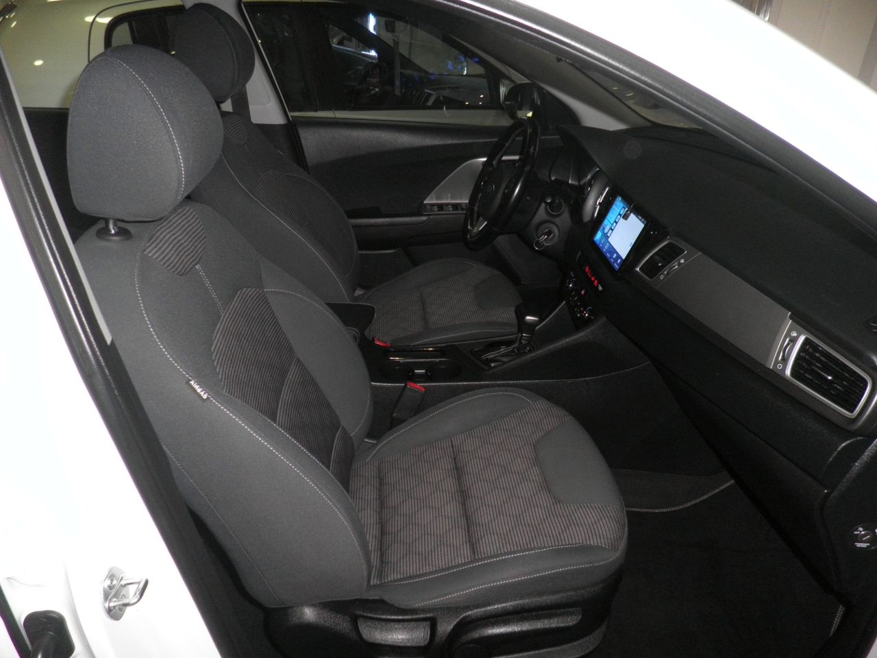 Kia Niro 1.6 HEV Concept - Foto 13