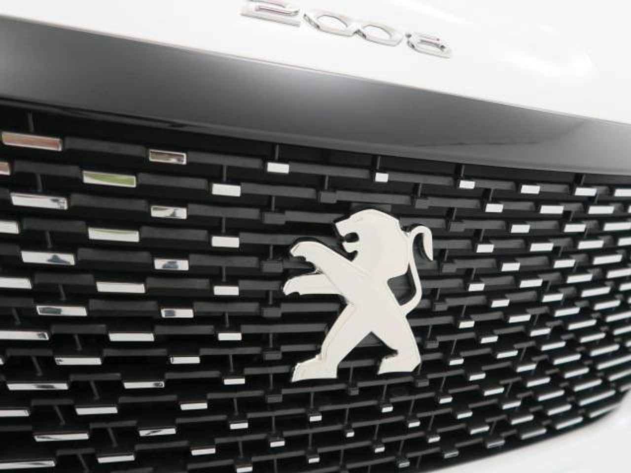 Peugeot 2008 Puretech 100 S&S 6 Vel. MAN Allure Pack - foto 16