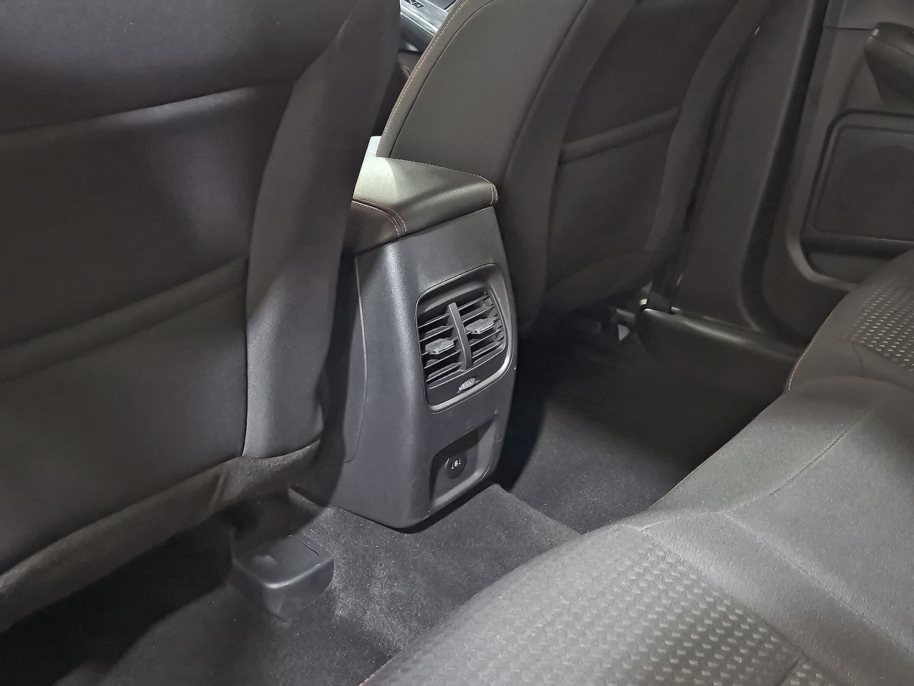 Ford Kuga ST-Line 2.5 Duratec FHEV 140kW Auto - foto 33