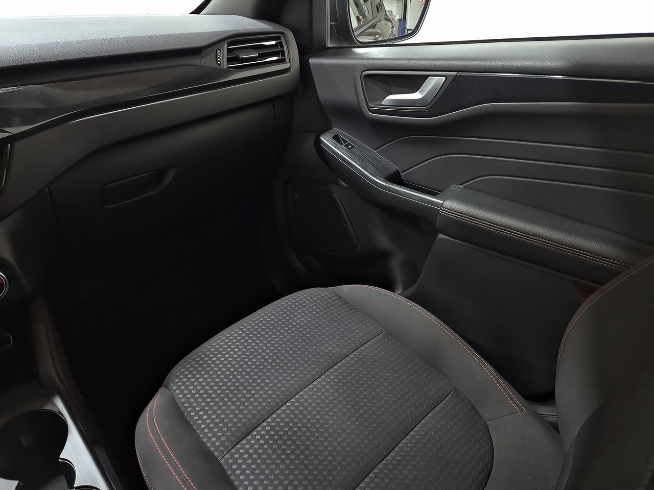 Ford Kuga ST-Line 2.5 Duratec FHEV 140kW Auto - foto 31