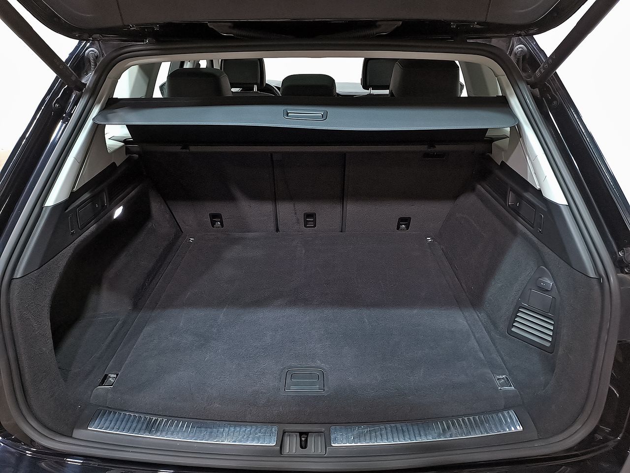 Volkswagen Touareg eHybrid Eleg 3.0 V6 TSI 280kW Tip 4M - foto 9