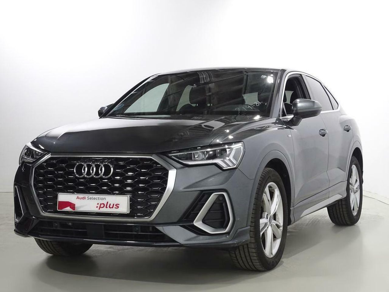 audi q3 2024 /