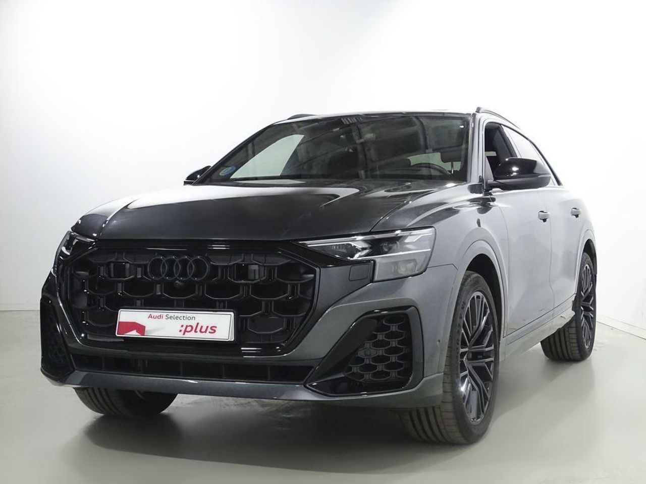 audi q8 2023 /