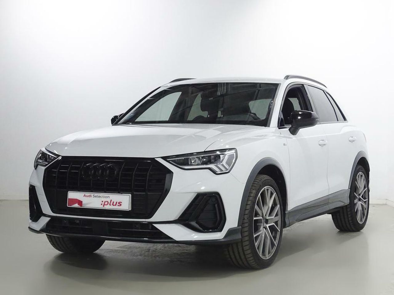 audi q3 2024 /