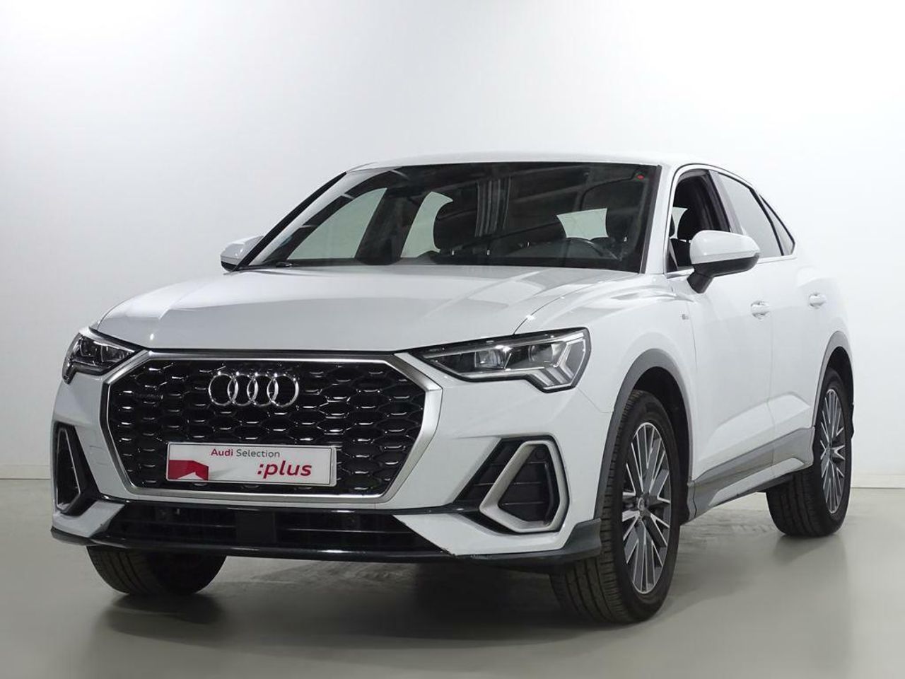 audi q3 2021 /
