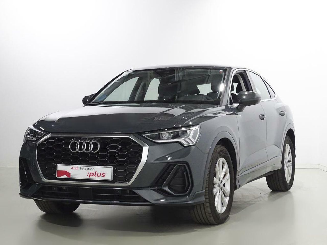 audi q3 2024 /