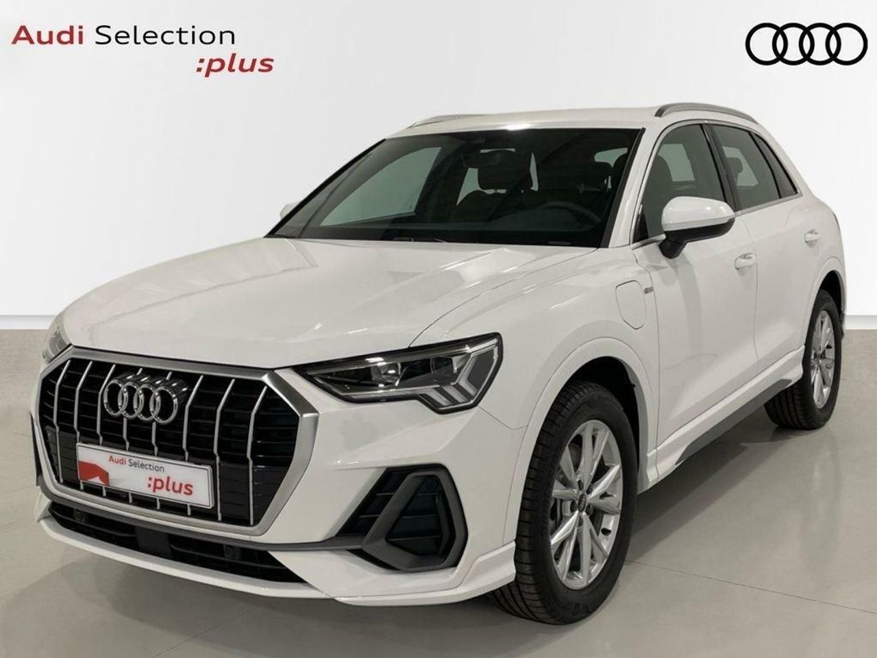 audi q3 2024 /