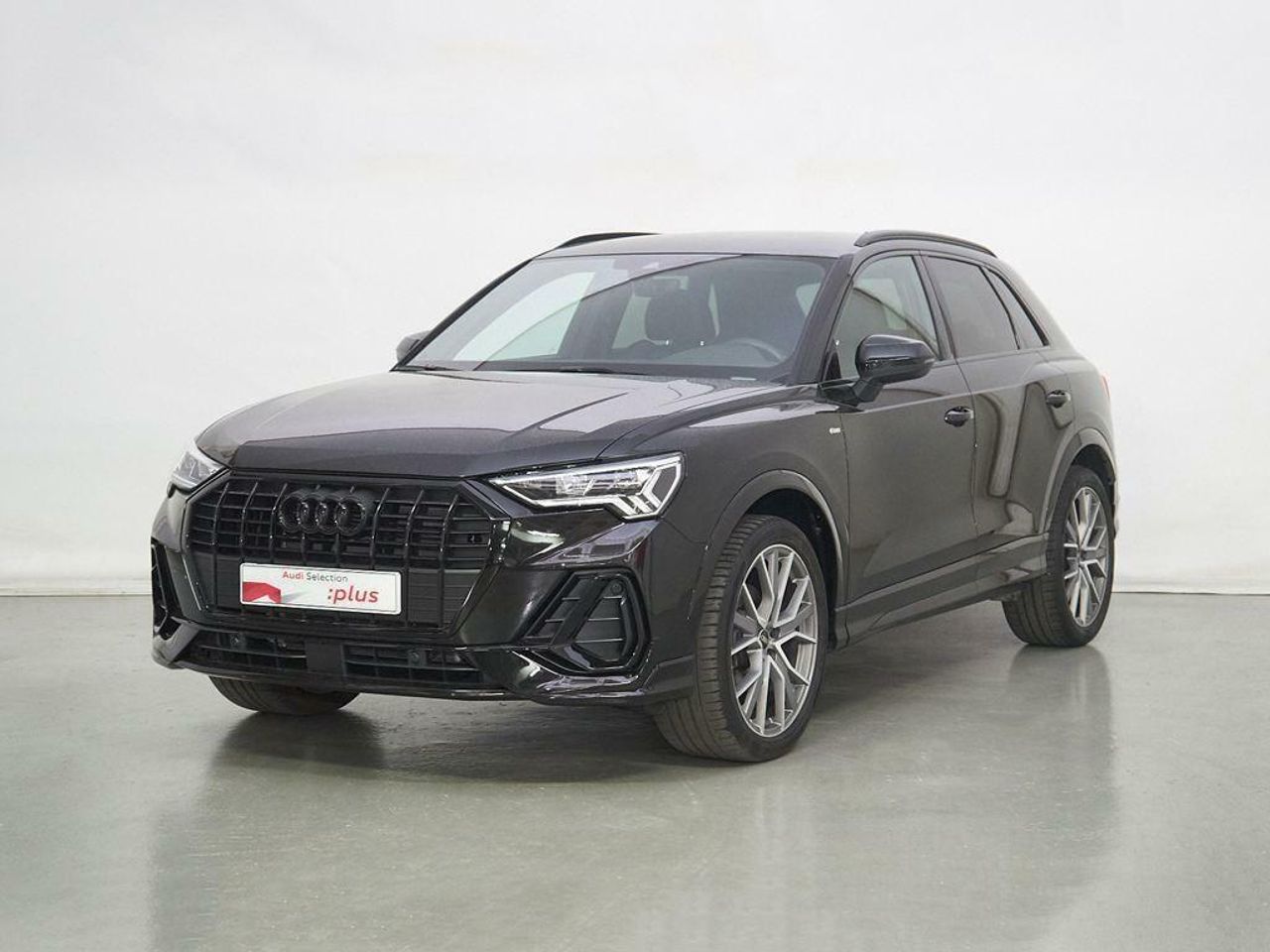audi q3 2024 /