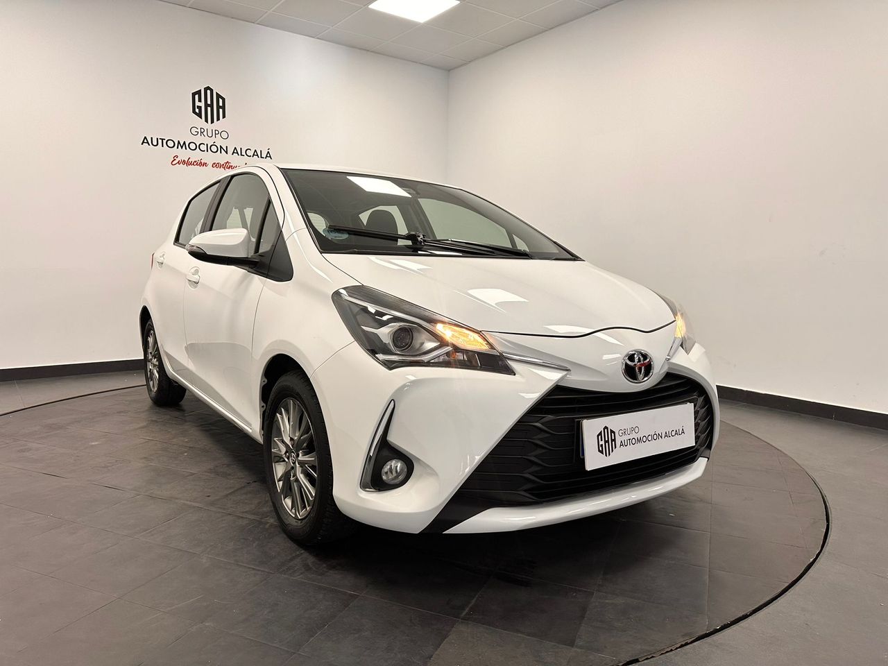 toyota yaris 2019 / foto grande (3)