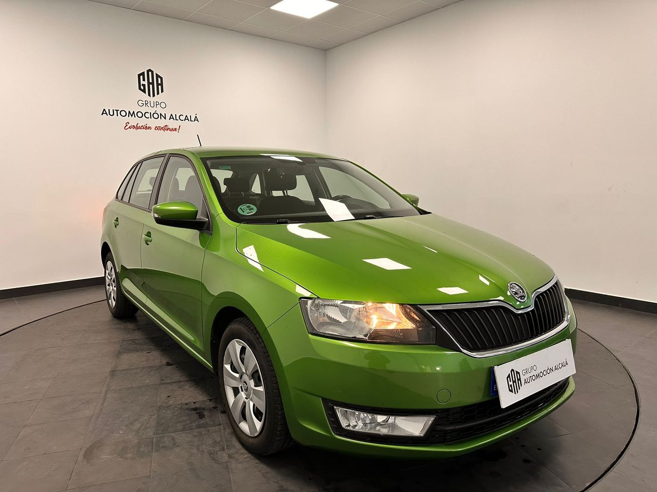 skoda rapid 2015 / foto grande (3)