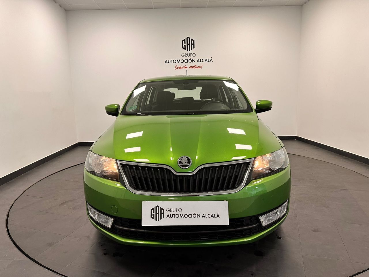 skoda rapid 2015 / foto grande (2)